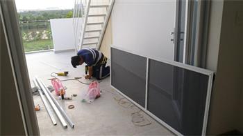 Thi công cửa chống muỗi không ray và cửa lùa nhà biệt thự